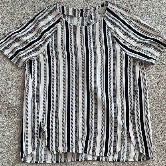 H&M Short-Sleeve Blouse - Picture 1 of 3